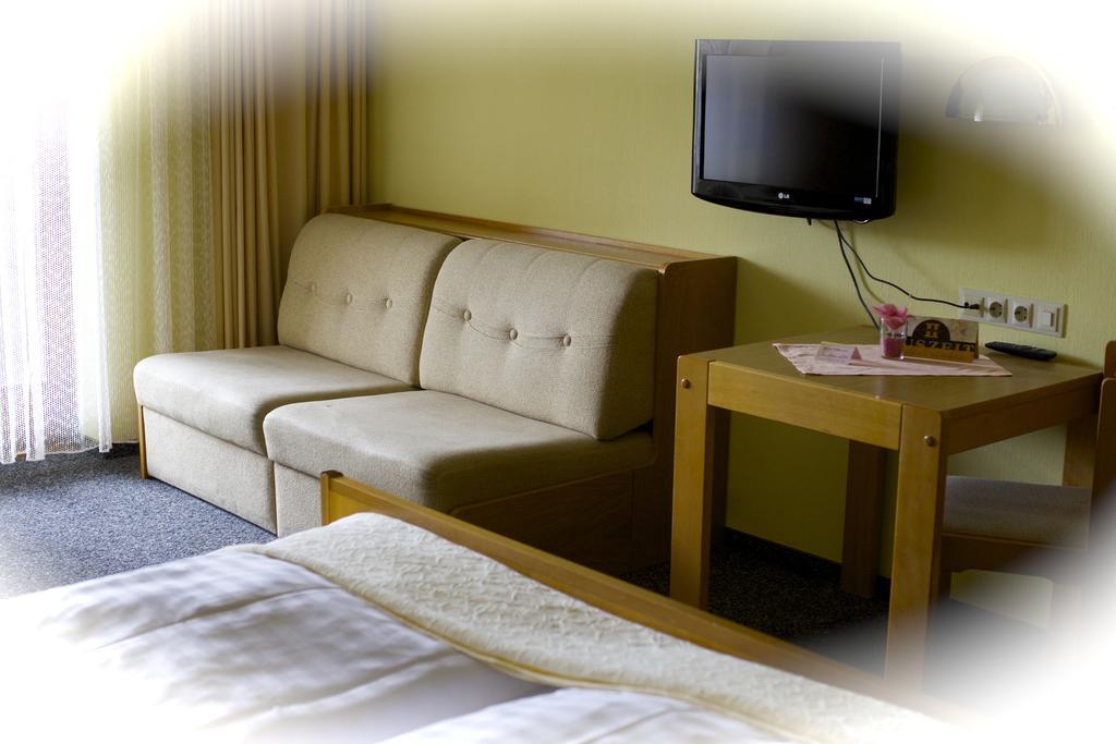 Hotel - Reweschnier Kusel Kültér fotó