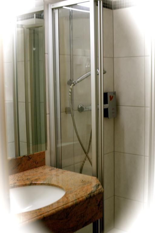 Hotel - Reweschnier Kusel Szoba fotó